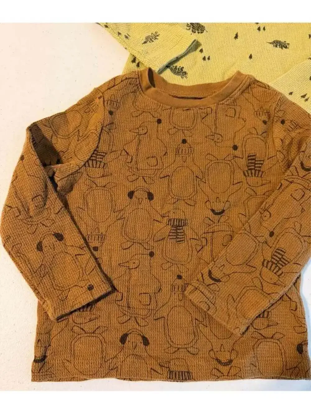 Old Navy 2T Long Sleeve Thermal Shirts - Dinosaur and Penguin Set